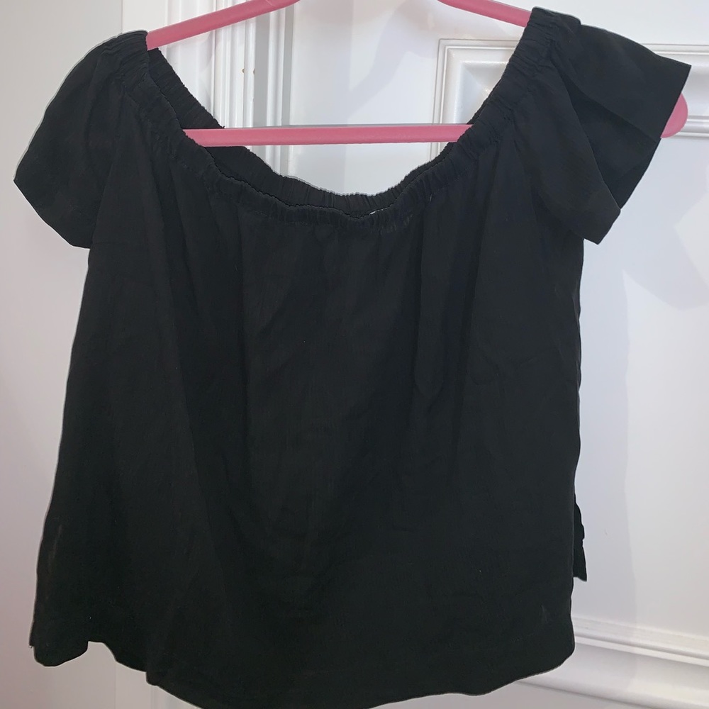 🖤🖤Black Stretchy Shoulder Top🖤🖤